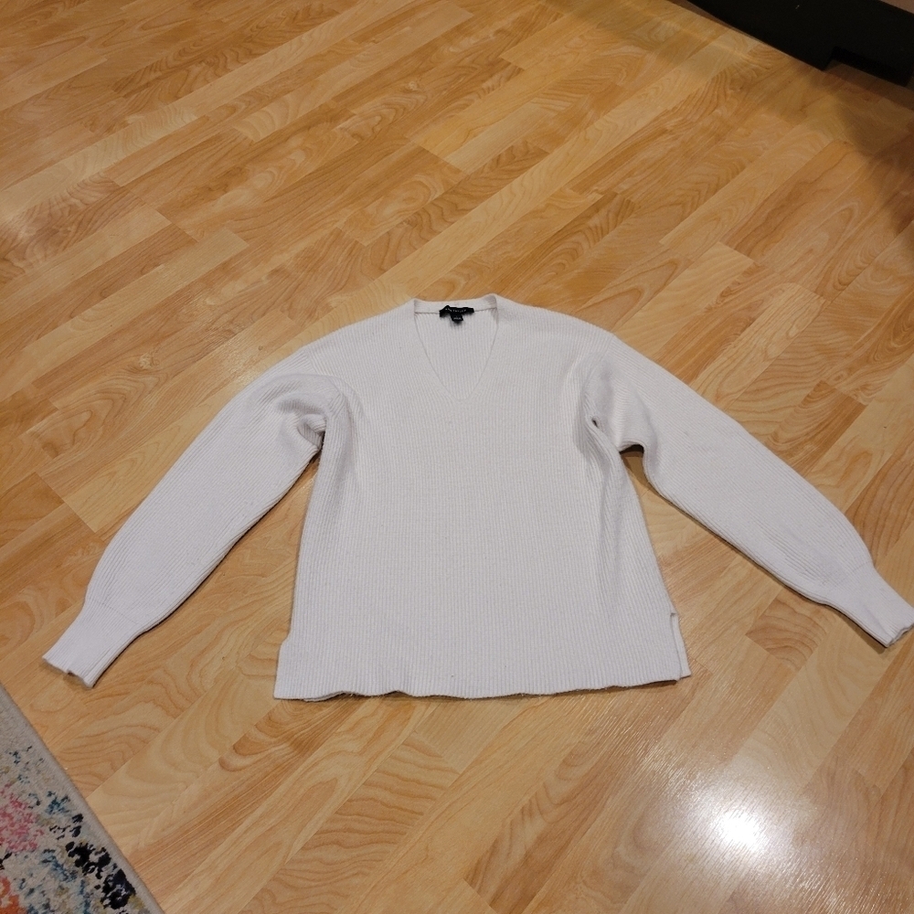 Ann Taylor White V Neck Sweater Size Small - Picture 2 of 6